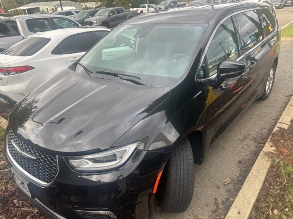 Used 2024 Chrysler Pacifica Touring L Mini-van, Passenger