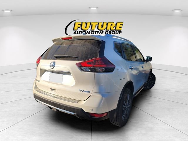 2019 Nissan Rogue SV photo 2