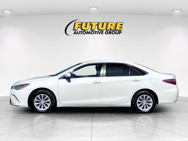 2015 Toyota Camry LE photo 6