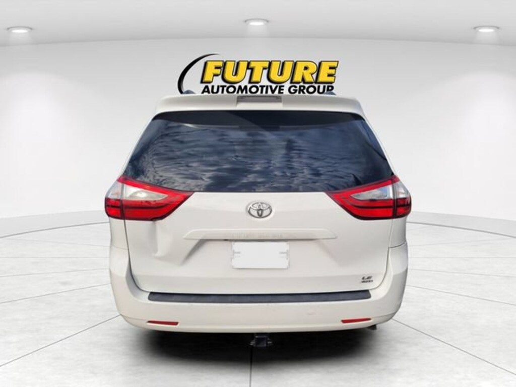 Used 2016 Toyota Sienna LE Mini-van, Passenger