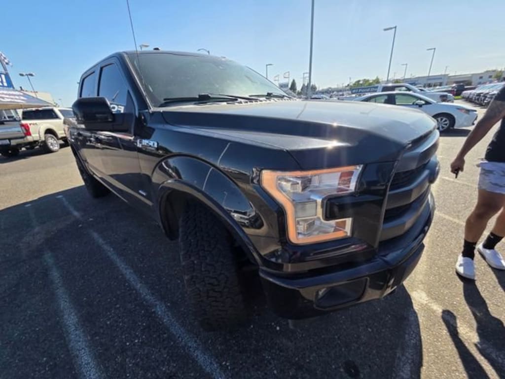 Used 2017 Ford F-150 Lariat Crew Cab Pickup