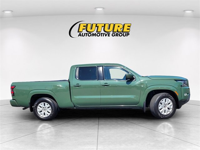2022 Nissan Frontier SV Crew Cab photo 3