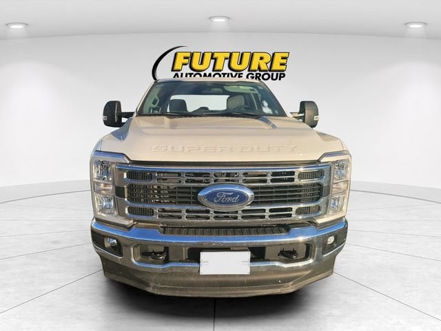 2024 Ford Super Duty F-250 SRW XLT photo 2