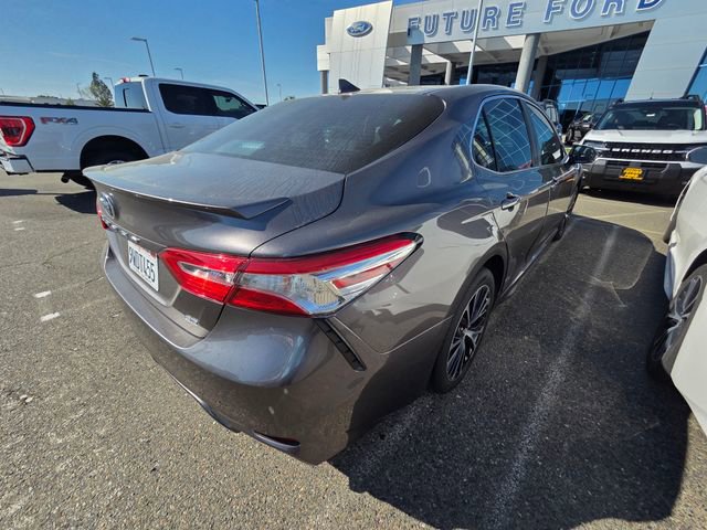 2020 Toyota Camry SE photo 3