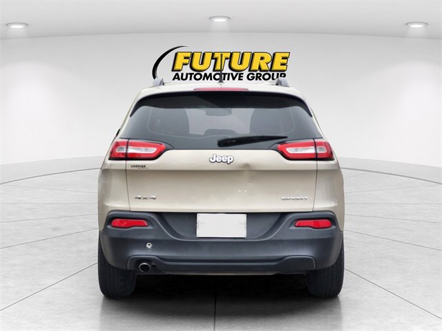 2015 Jeep Cherokee Sport photo 4