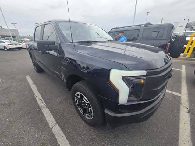 2023 Ford F-150 Lightning Pro photo 2