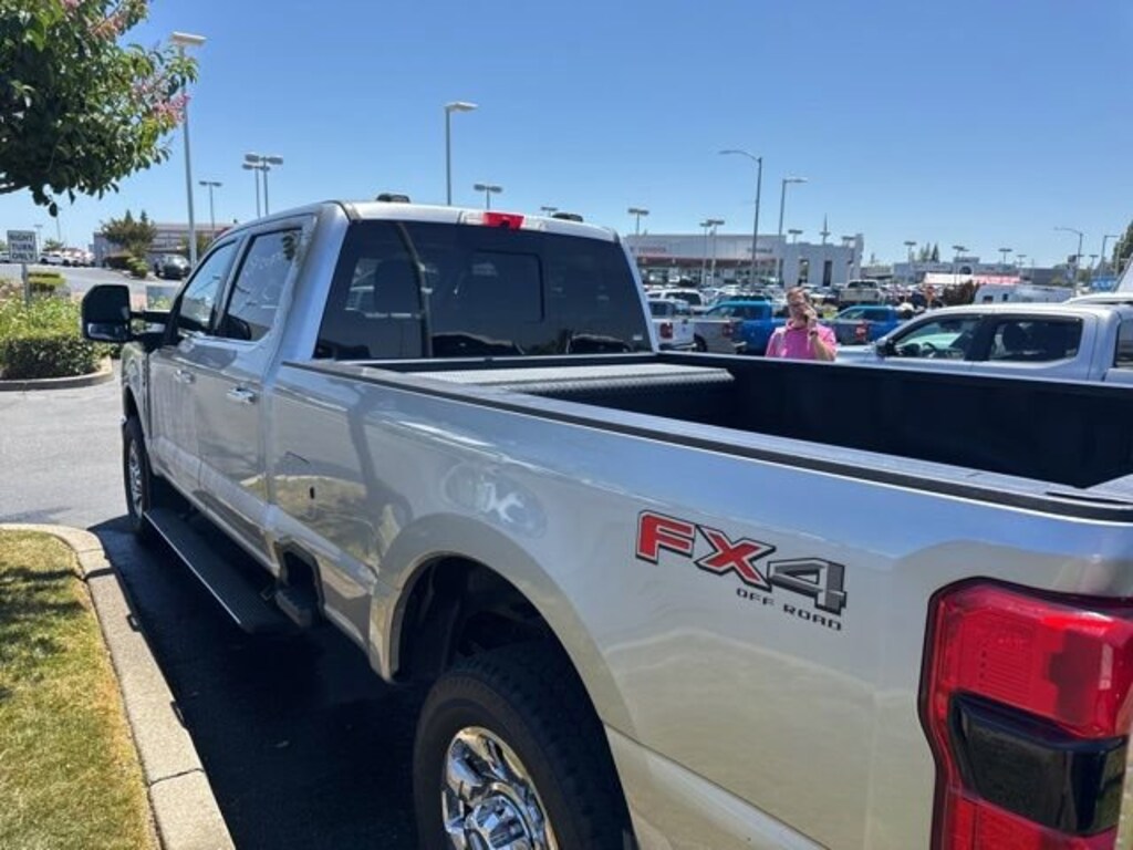 Used 2024 Ford Super Duty F-350 SRW LARIAT Crew Cab Pickup