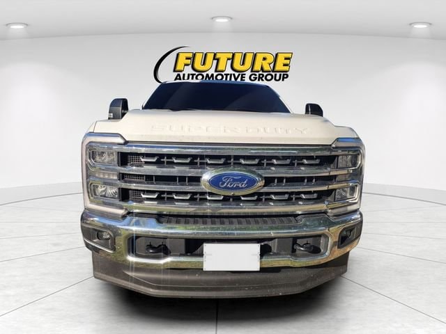 2024 Ford Super Duty F-250 SRW LARIAT photo 2