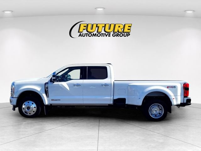 2024 Ford Super Duty F-450 DRW Limited photo 5