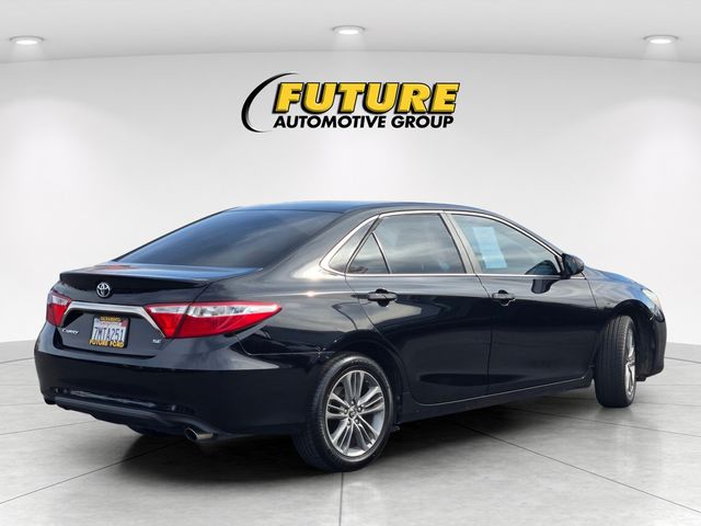 2015 Toyota Camry SE photo 4
