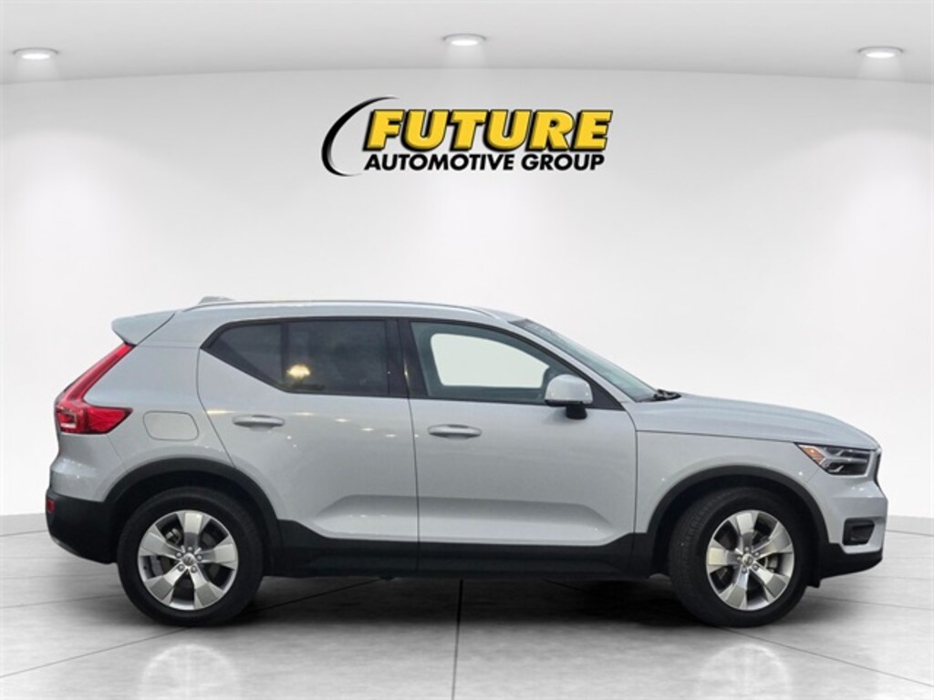 Certified 2021 Volvo XC40 Momentum SUV