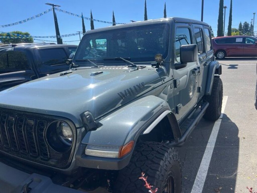 Used 2025 Jeep Wrangler Willys SUV
