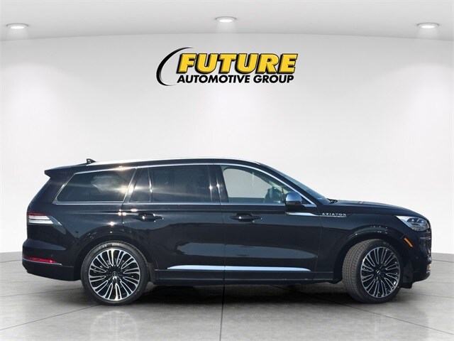 2021 Lincoln Aviator Black Label photo 2
