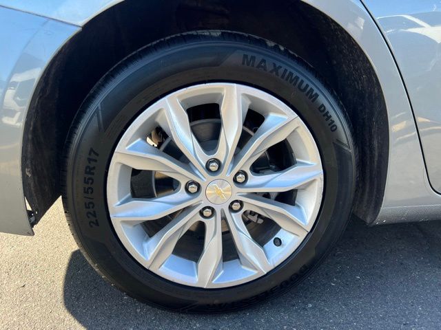 2023 Chevrolet Malibu LT photo 5