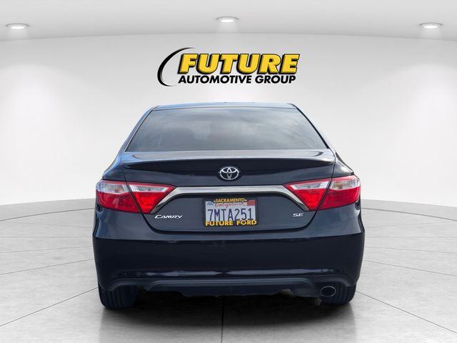2015 Toyota Camry SE photo 5