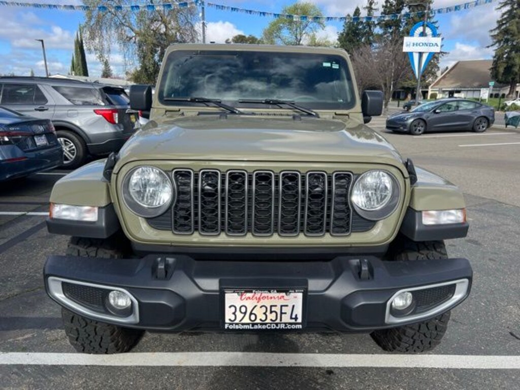 Used 2025 Jeep Gladiator Sport Truck
