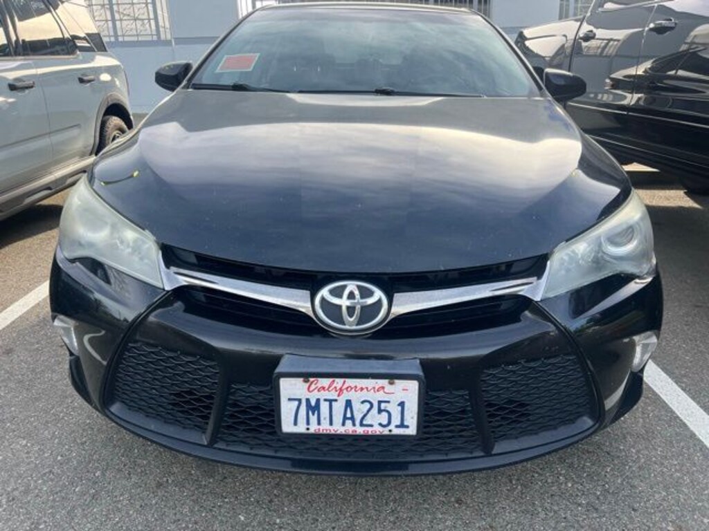 Used 2015 Toyota Camry SE Sedan