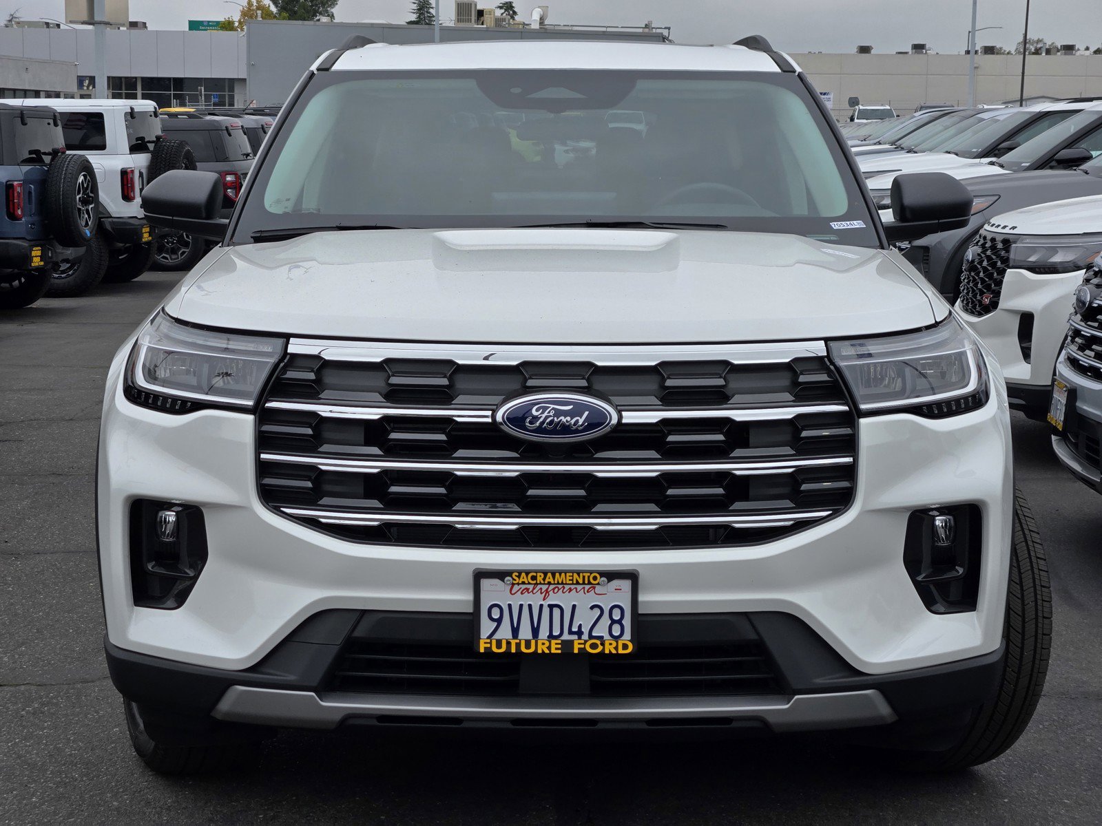 2025 Ford Explorer Active photo 2
