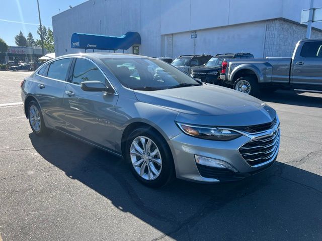 2023 Chevrolet Malibu LT photo 4