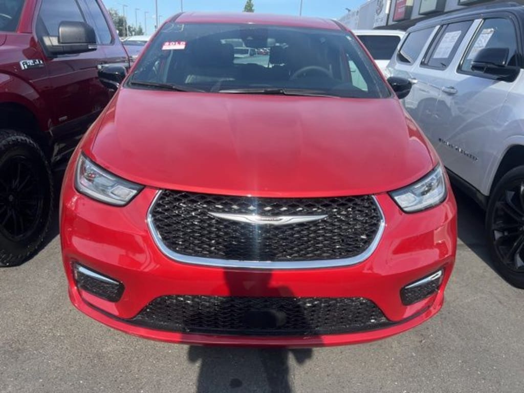 Used 2025 Chrysler Pacifica Select Minivan/Van