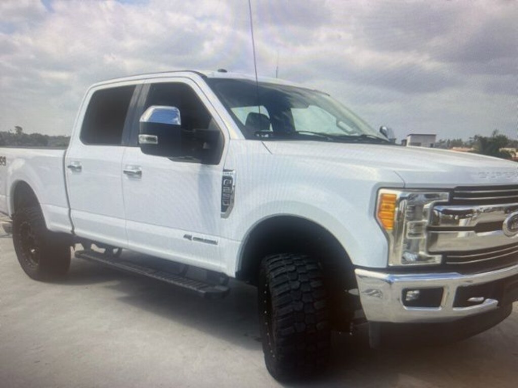 Used 2017 Ford F-250SD Lariat Truck