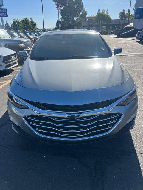 2023 Chevrolet Malibu LT photo 3