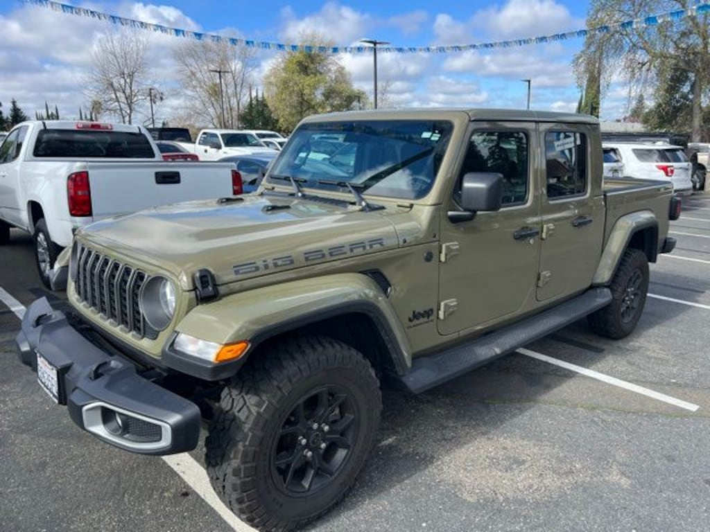 Used 2025 Jeep Gladiator Sport Truck