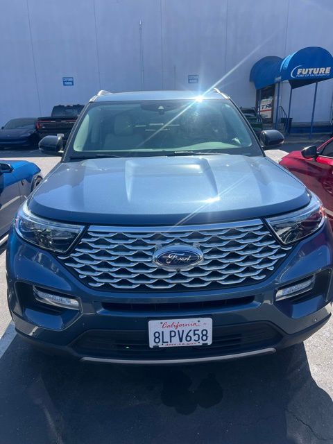 2020 Ford Explorer Platinum photo 2