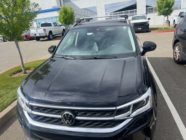 2022 Volkswagen Taos 1.5T SEL photo 2