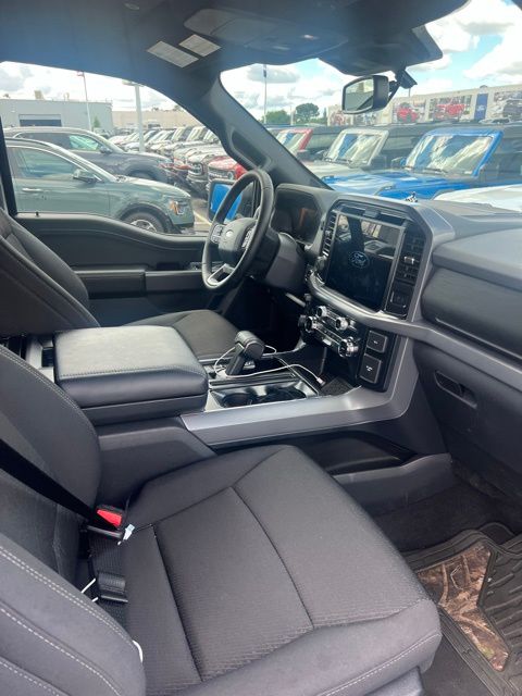2025 Ford F-150 XLT photo 6