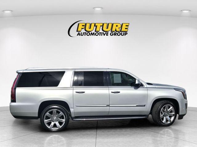 2019 Cadillac Escalade ESV Luxury photo 2