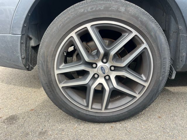 2017 Ford Explorer Sport photo 5