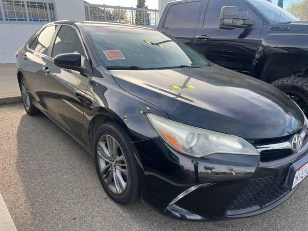Used 2015 Toyota Camry SE Sedan