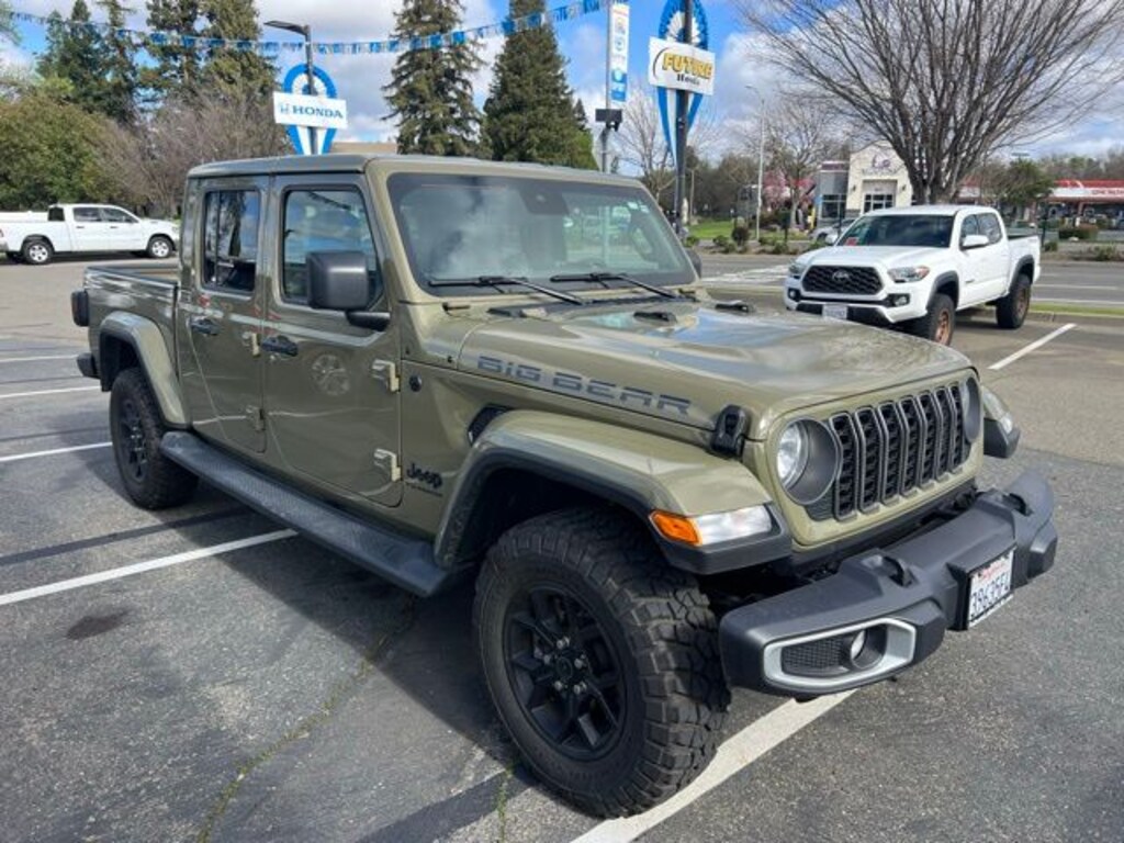 Used 2025 Jeep Gladiator Sport Truck