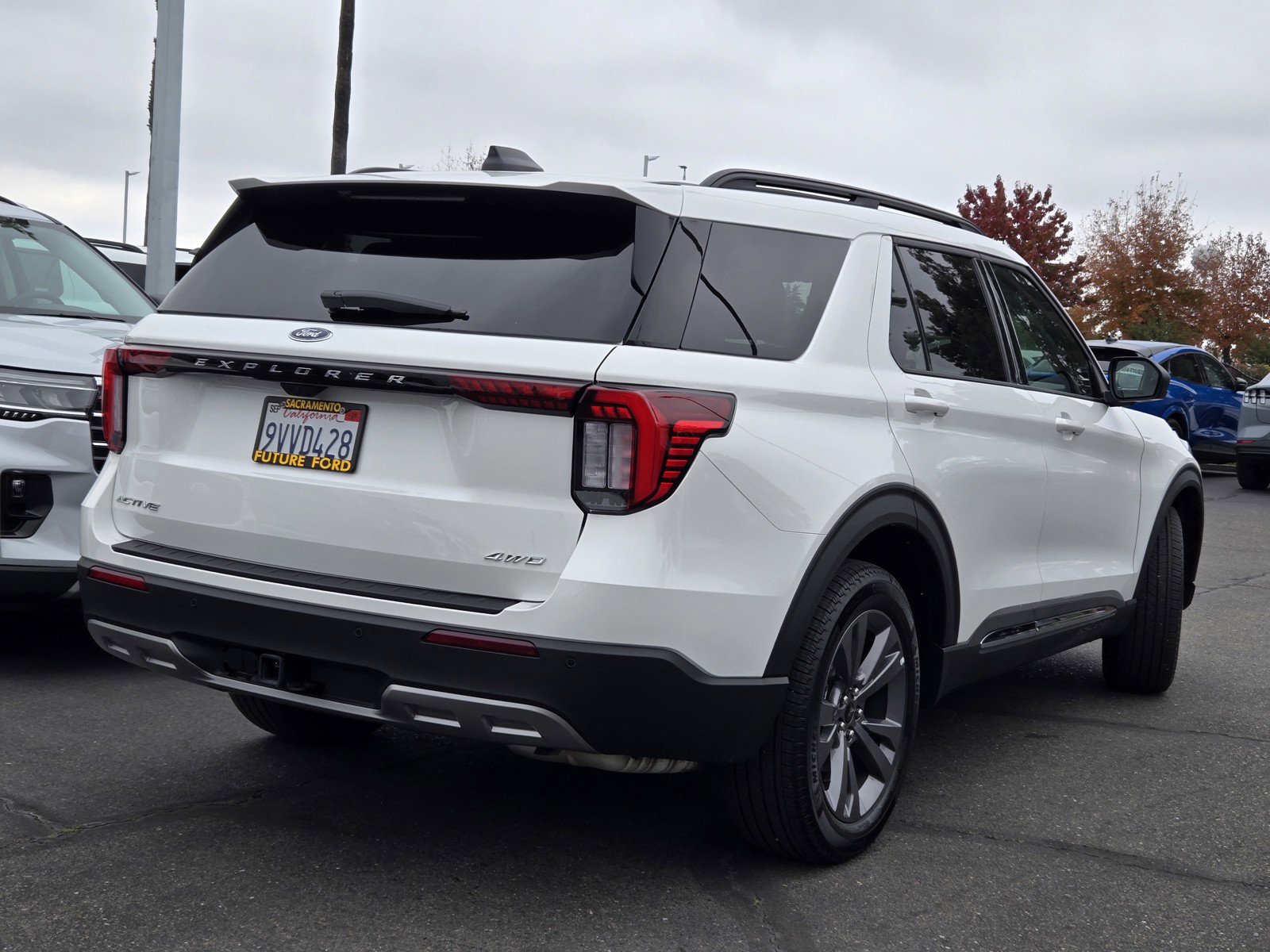 2025 Ford Explorer Active photo 3