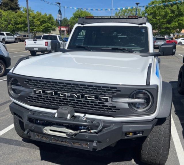 2023 Ford Bronco Badlands photo 2