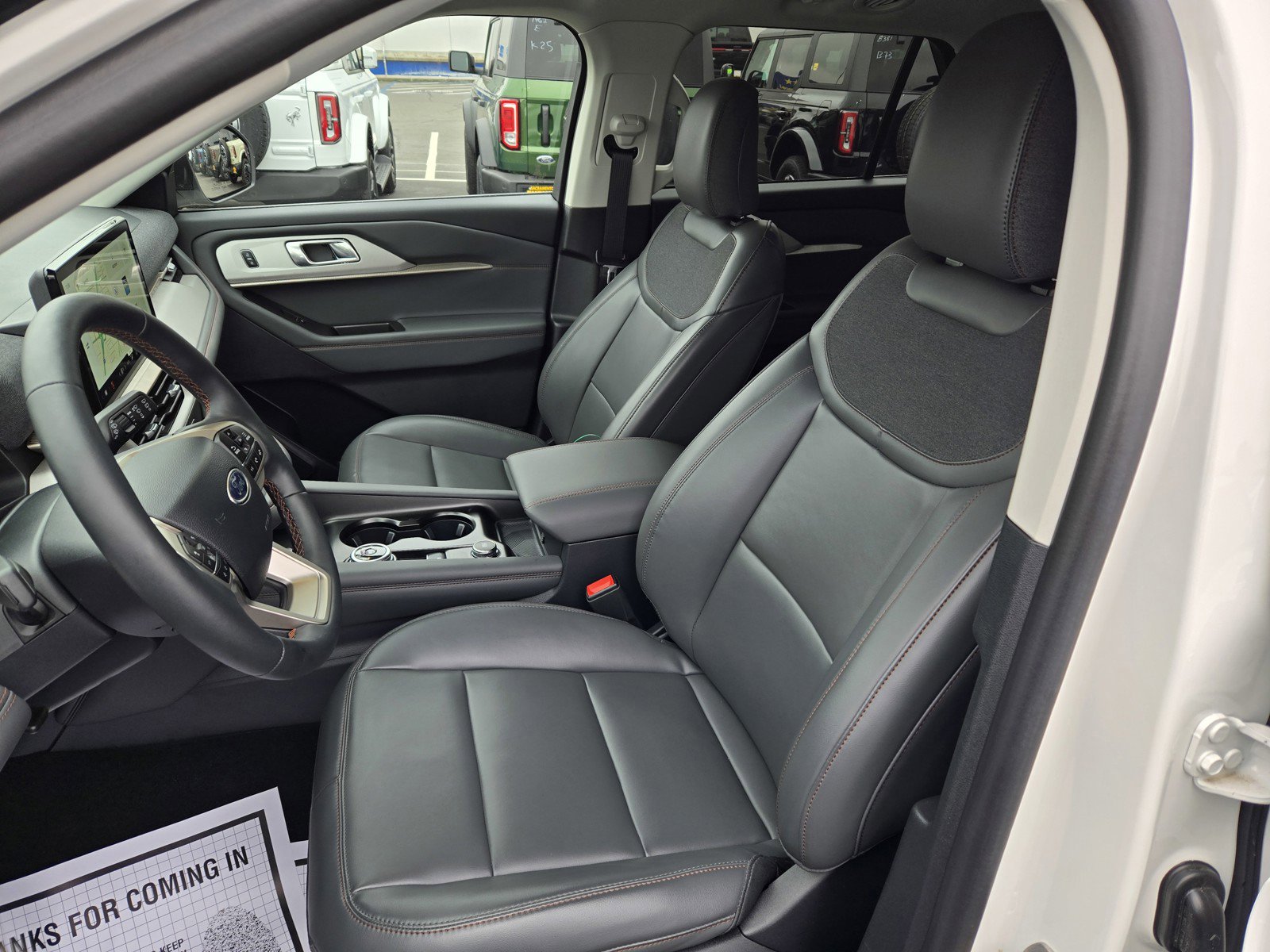 2025 Ford Explorer Active photo 6