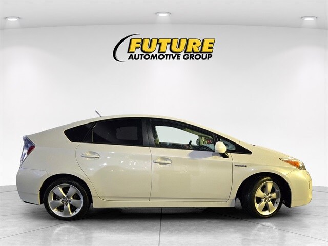 2013 Toyota Prius Five photo 3