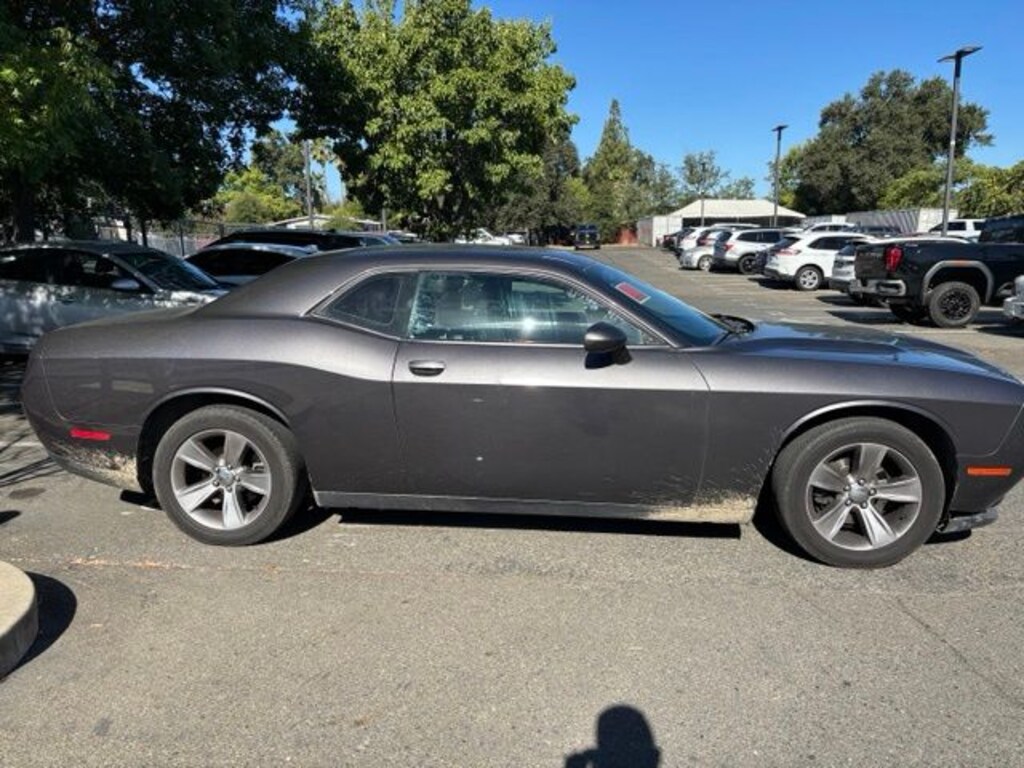 Used 2017 Dodge Challenger SXT Coupe