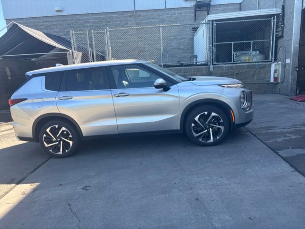 Used 2024 Mitsubishi Outlander SE SUV