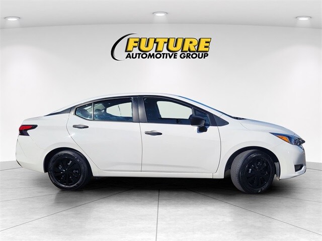 2024 Nissan Versa 1.6 S photo 3