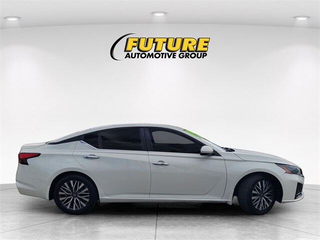 2023 Nissan Altima 2.5 SV photo 3