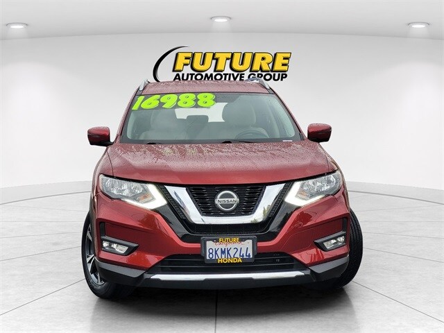 2019 Nissan Rogue SV photo 2