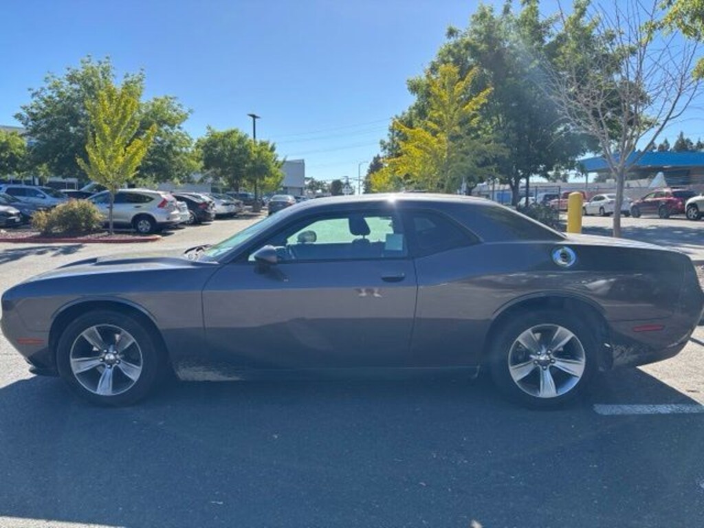 Used 2017 Dodge Challenger SXT Coupe