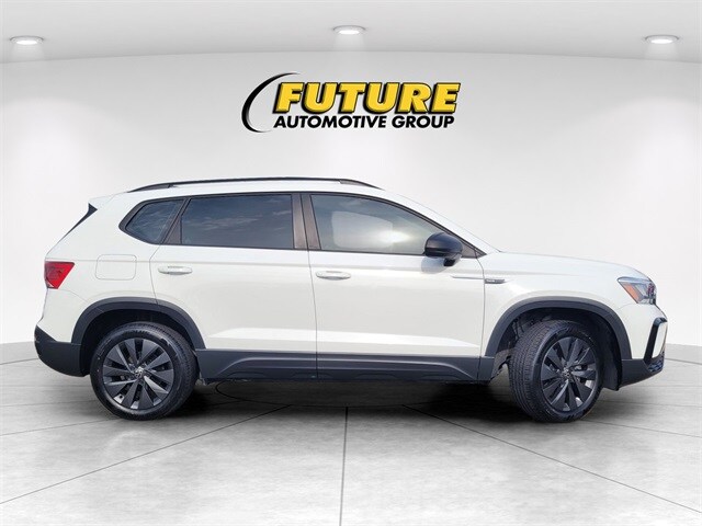 2022 Volkswagen Taos S photo 3