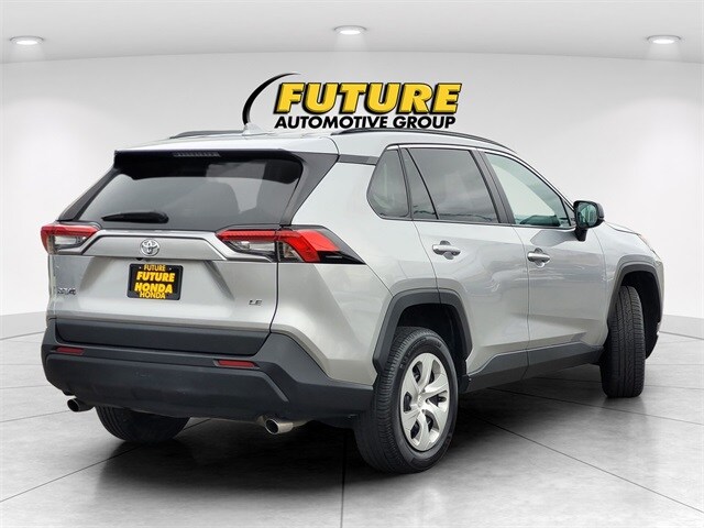 2021 Toyota RAV4 LE photo 3