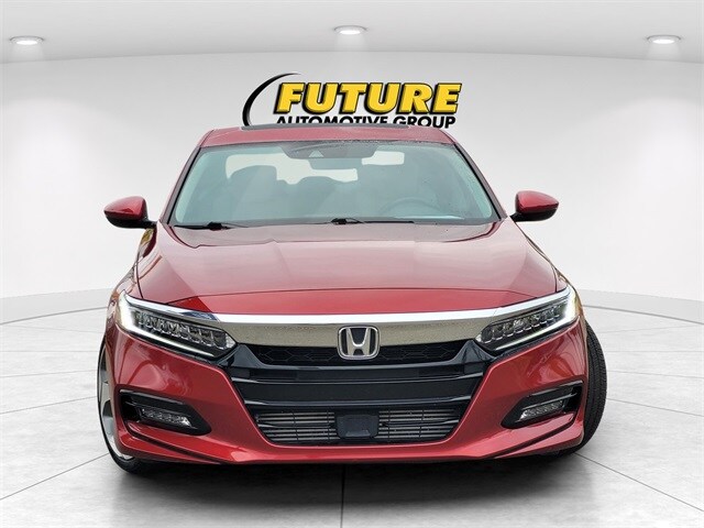 2019 Honda Accord Touring 2.0T photo 2