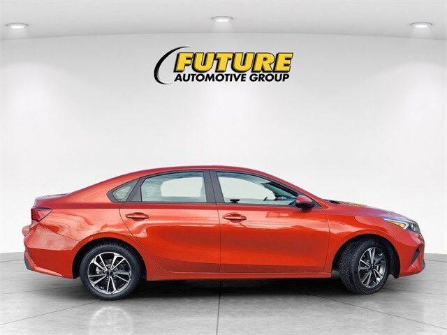 2023 Kia Forte LXS photo 2