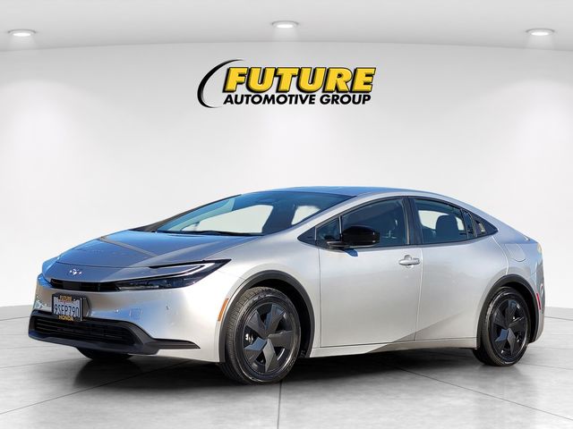 2024 Toyota Prius LE photo 4