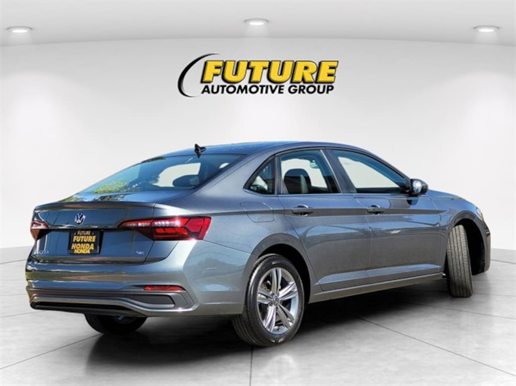 Used 2024 Volkswagen Jetta 1.5T SE Sedan
